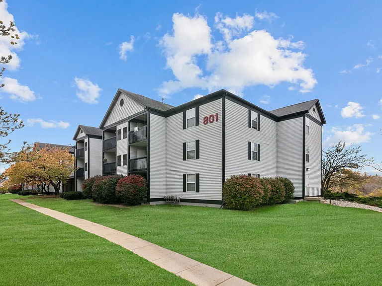 Fairfax Apartments - Lansing, MI — Photo 27
