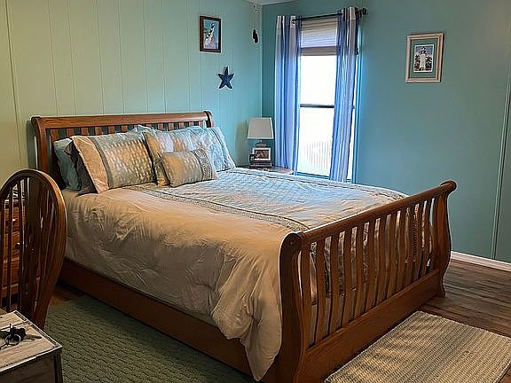 M Bdrm with walk in closet
