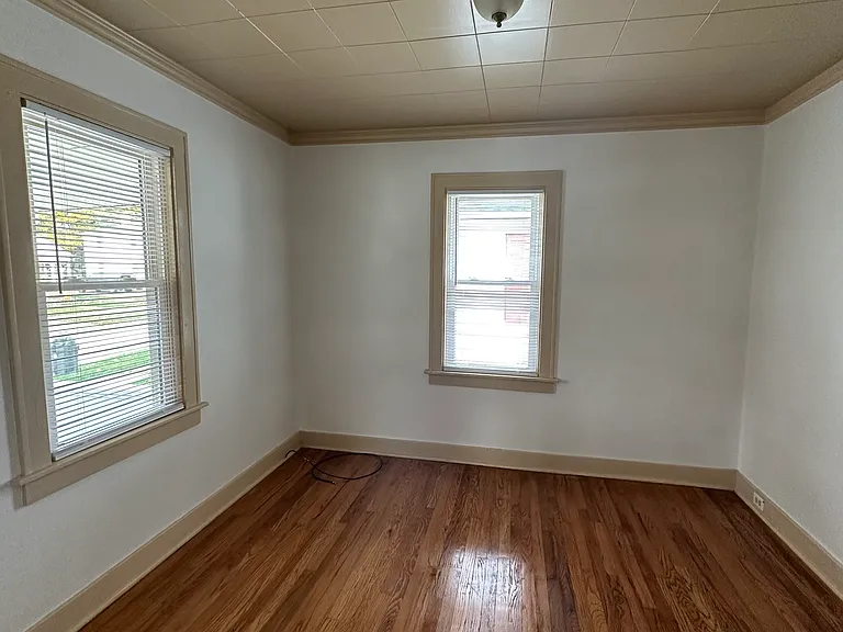 2302 N Clinton St — Photo 6
