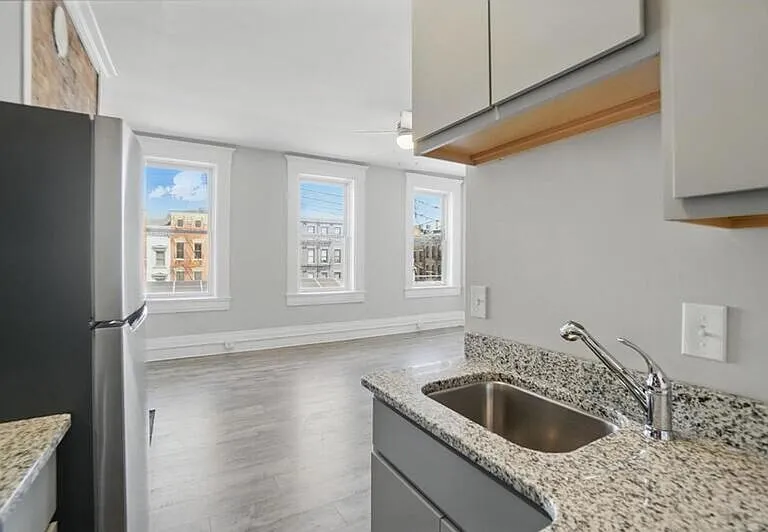 107 W Elder St #B — Photo 13