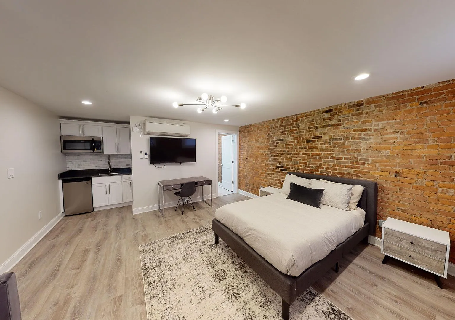 411 Orange Studio Suite — Photo 3