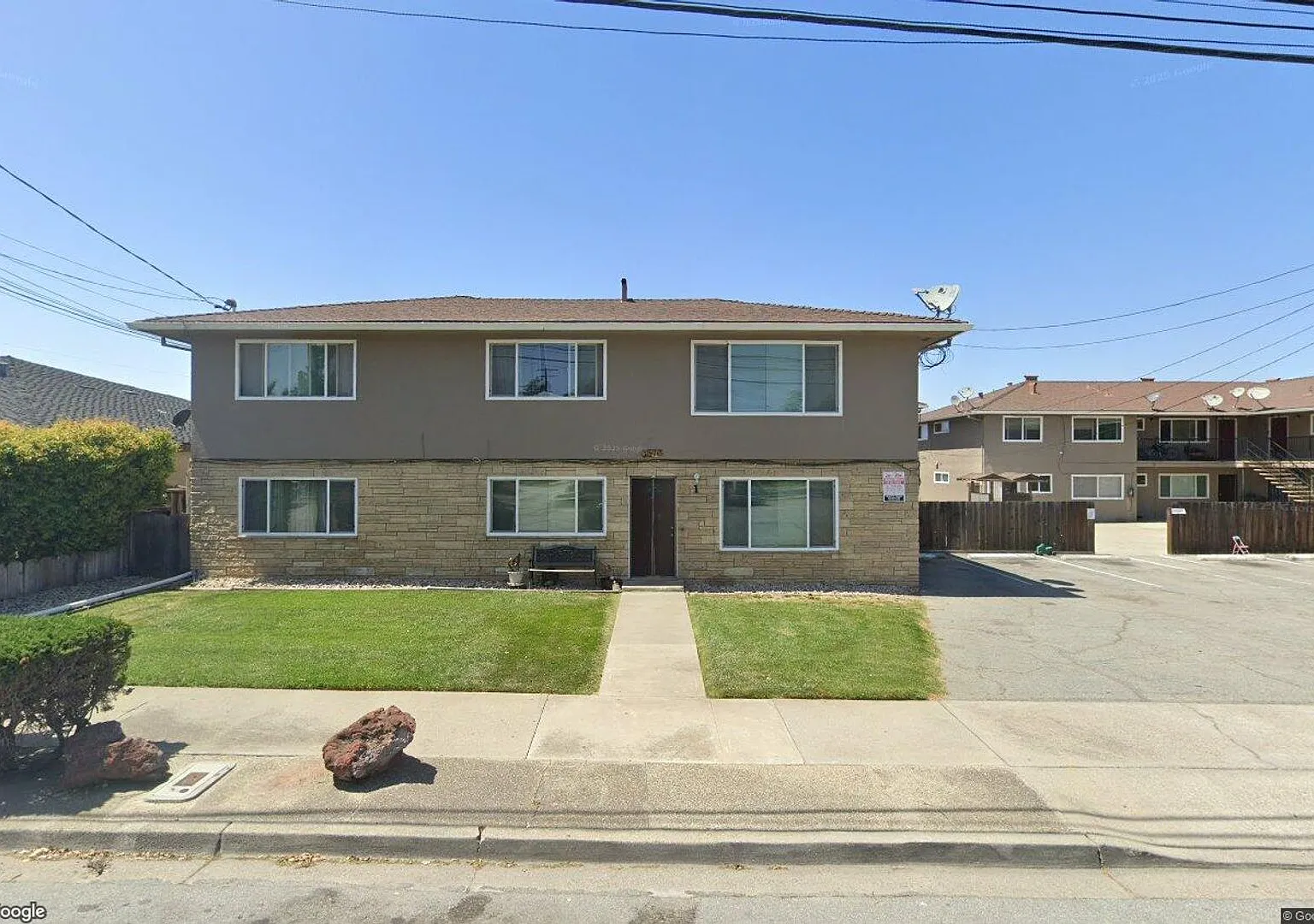 2 Bed, 1 Bathroom Apartment — Photo 2