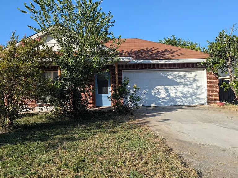 116 Bellair Dr — Photo 31