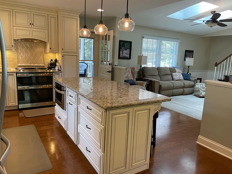 4050 Dresden Dr — Photo 5