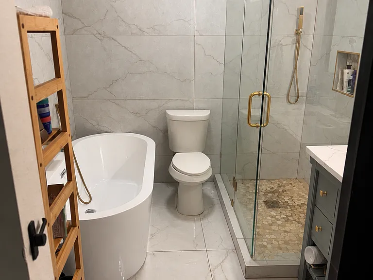 2122 Riviera Dr — Photo 2