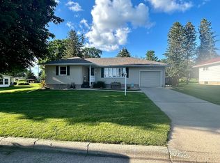 144 Goodview Dr, Spring Grove, MN 55974
