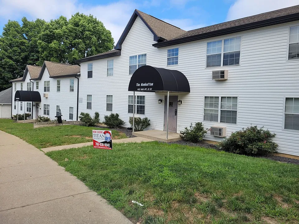 1422 Main St