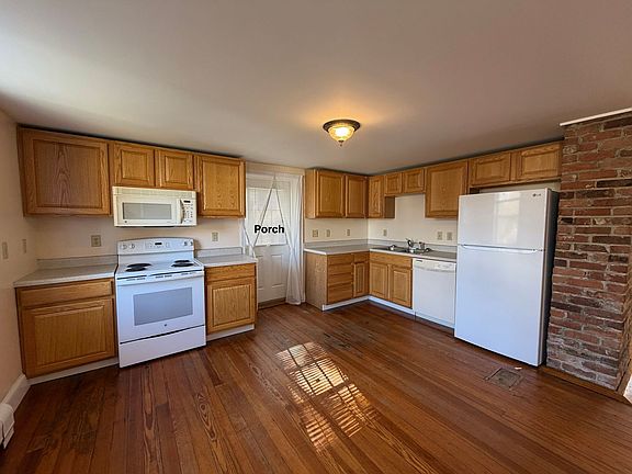 2nd image of 122 Church St #B