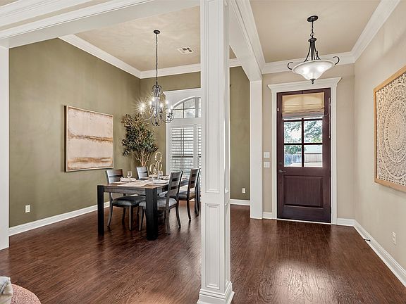 3rd image of 337 Edinburgh Ln