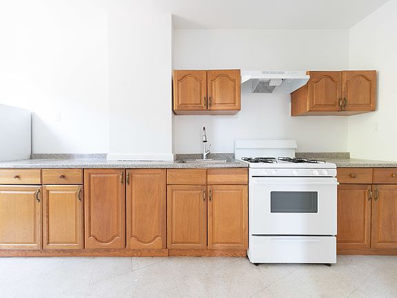 5th image of 307 Flatbush Ave #2