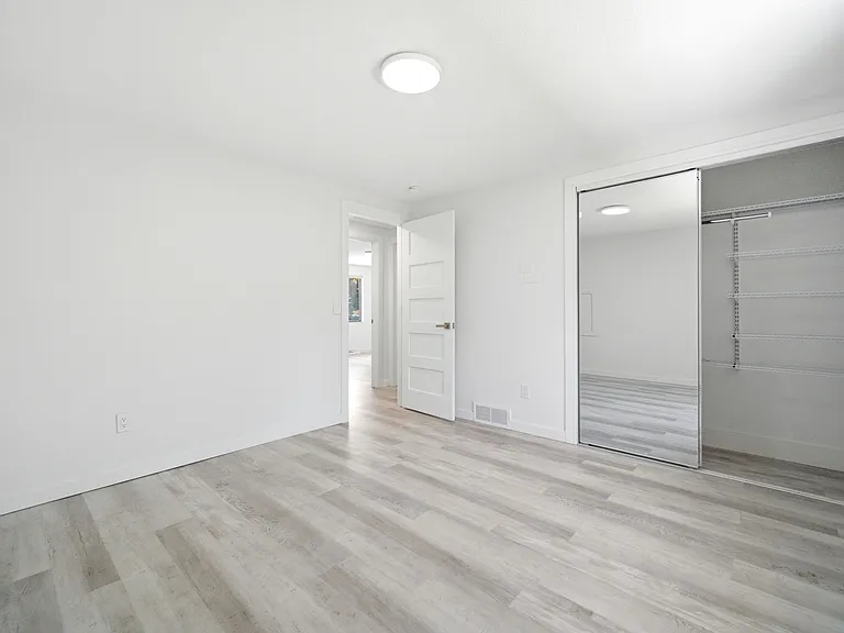 5864 Oval — Photo 13