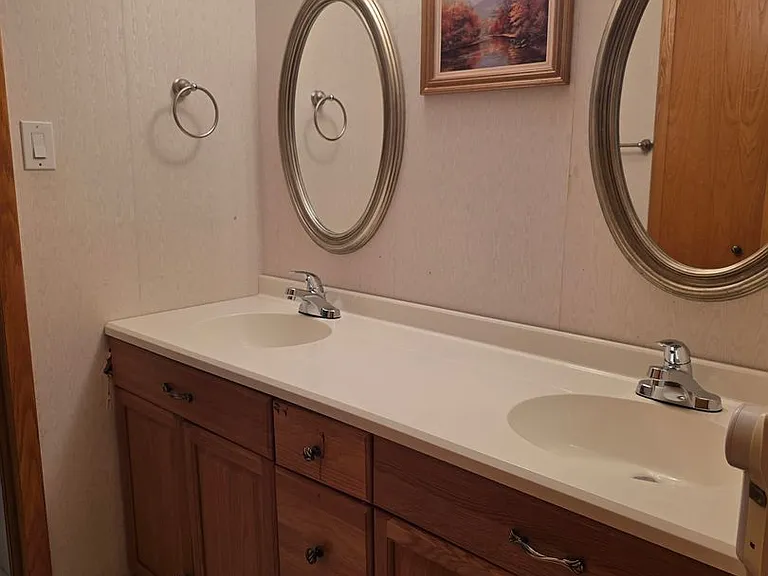 812 Leeds Ln — Photo 20