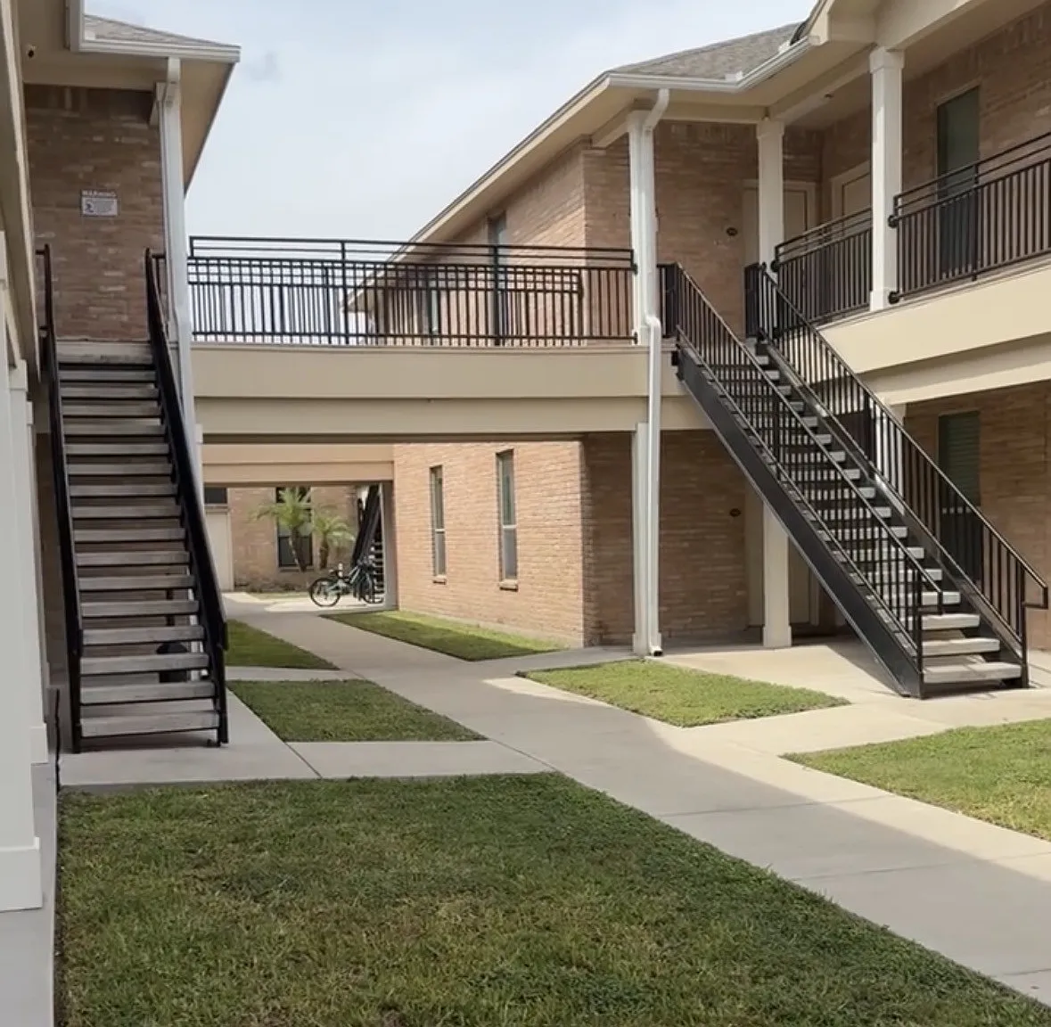 University Apartments — Photo 2