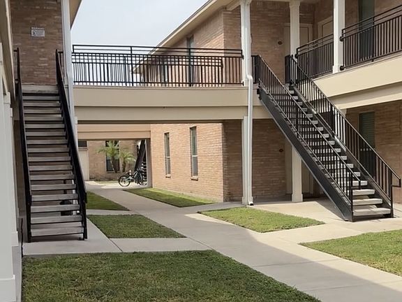 2nd image of 400 S Illinois Ave #16e3fcee3