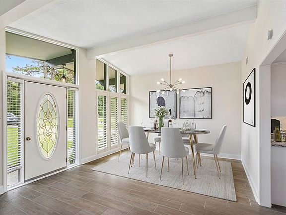 3rd image of 360 N Mayhaw Dr