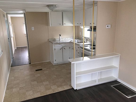 4th image of 1208 Lee St #58