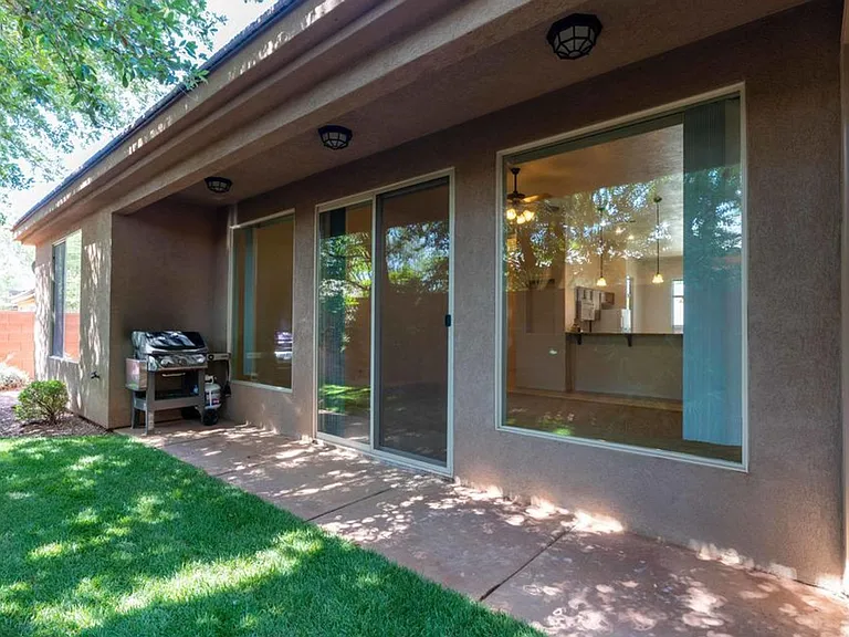 253 S 260 W — Photo 28