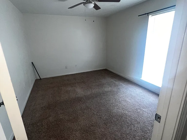 525 Spring Dr — Photo 6