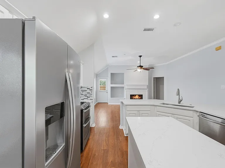18 Mulberry Glen Pl — Photo 23