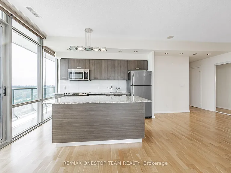 832 Bay St #4110 — Photo 10