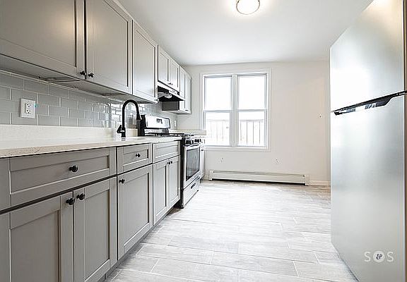 4th image of 246 Montrose Ave #2