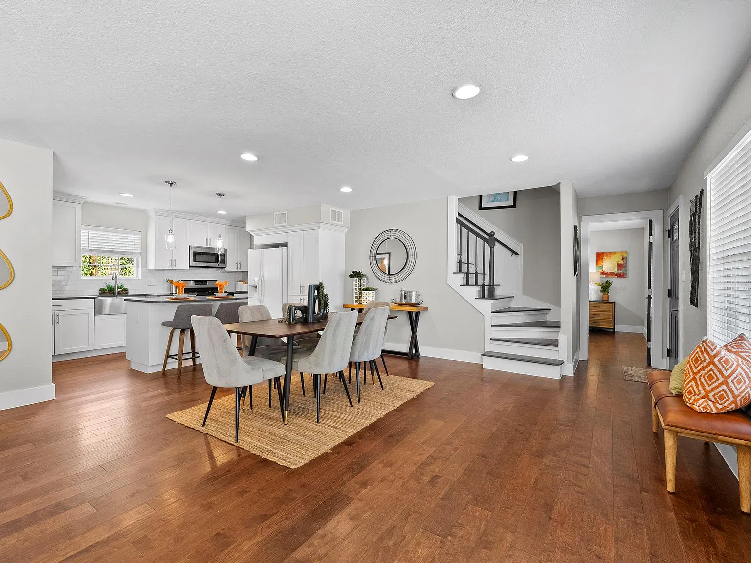 5 bed, 2.0 bath, 2116 sqft, $3,000 — Photo 4