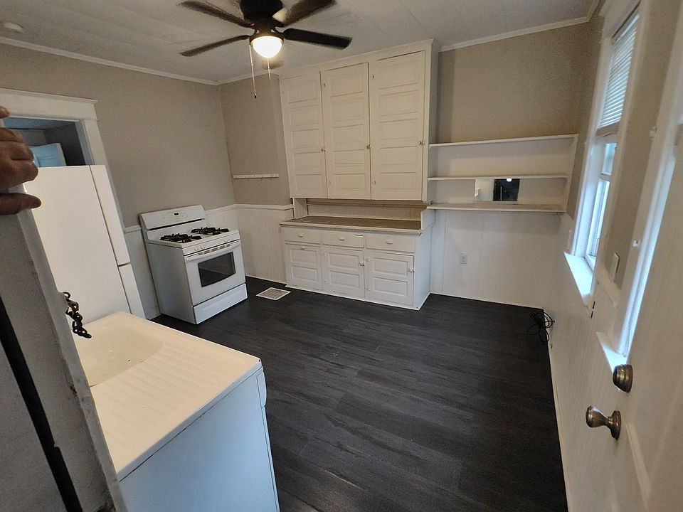 1st image of 951 W 11th St #951W11E