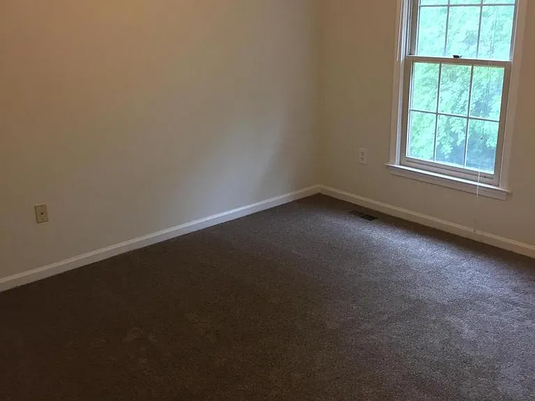 8911 Oakwood Way — Photo 10