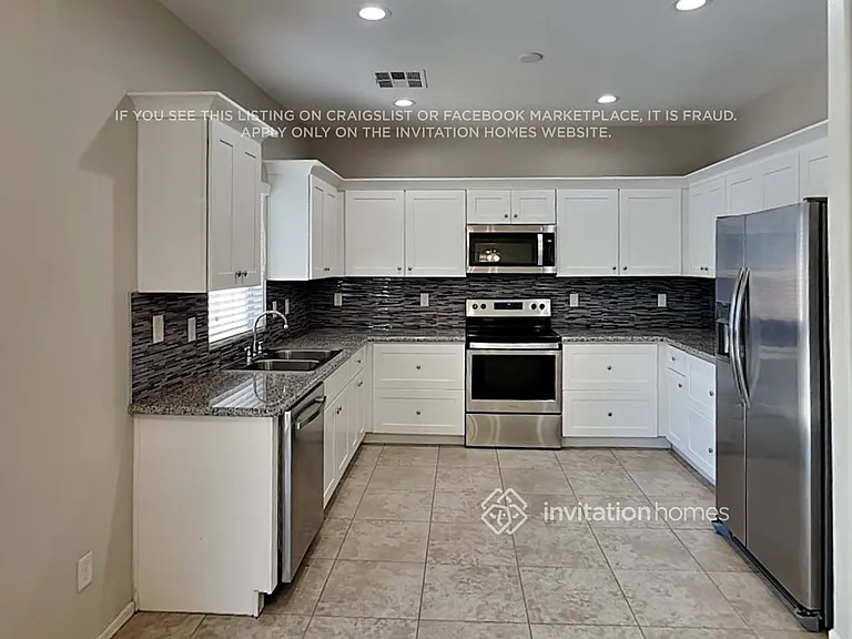 2101 E Caspian Way — Photo 9