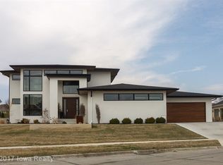 3106 162nd St, Urbandale, IA 50323