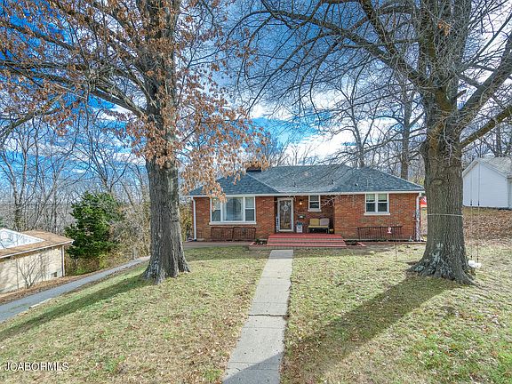 2nd image of 1129 Pamela Dr