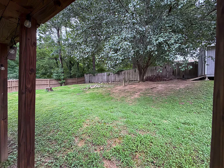 1910 Honeycut Ln — Photo 34