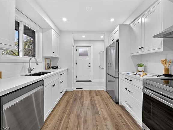 4th image of 201 Ridge St