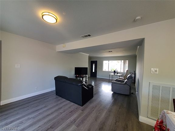 4th image of 4030 Sorrento Way