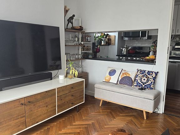 3rd image of 360 E 88th St APT 12B