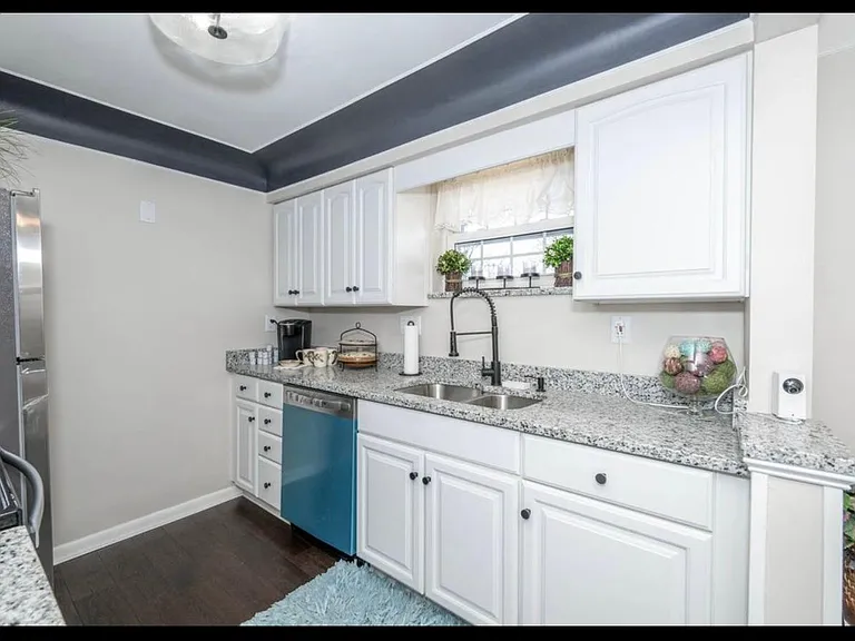 1072 Western Row Rd — Photo 6