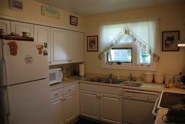 2nd image of 3720 Tea Rose St #B