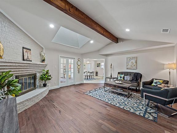 4th image of 2405 Parkside Dr