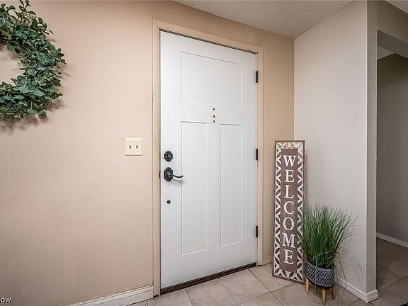3rd image of 221 Cassandra Dr