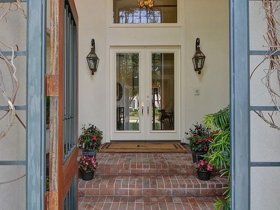 3rd image of 4561 Belfort Ave