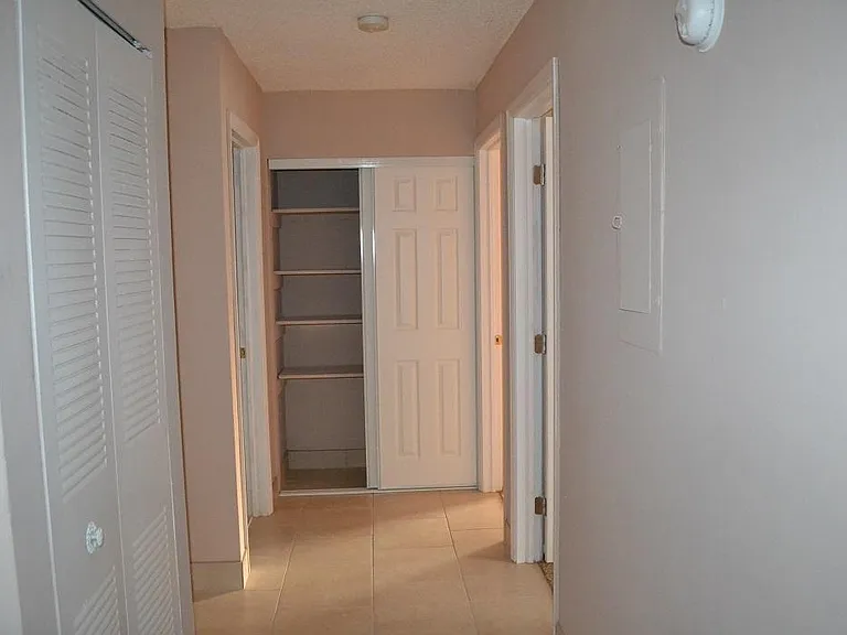 Beltrees Plaza Apartments — Photo 35