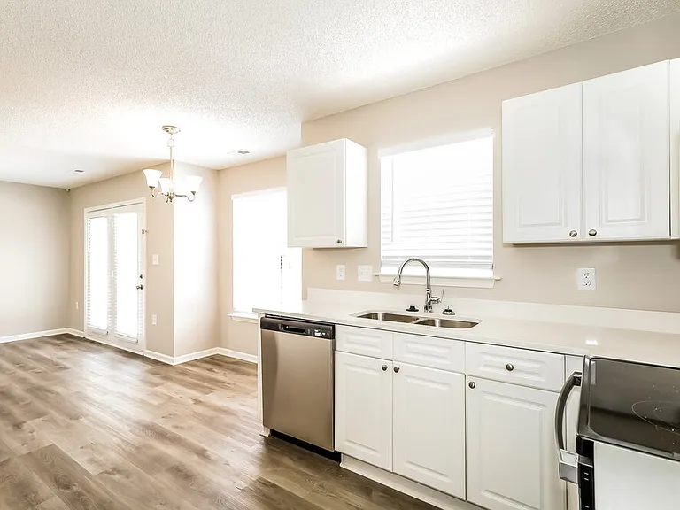 4529 Capstone Dr — Photo 7