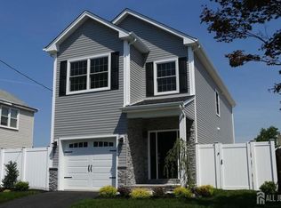 92 2nd St, Woodbridge, NJ 07095