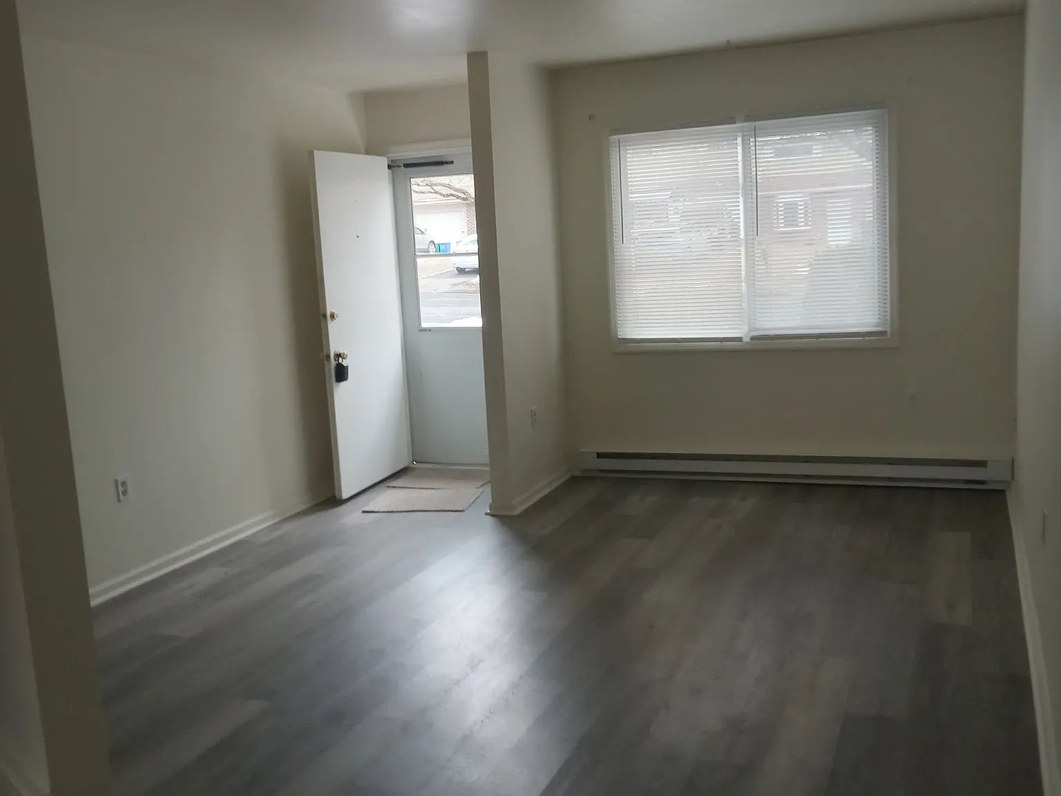 3 bed, 1266 sqft, $2,195 — Photo 4