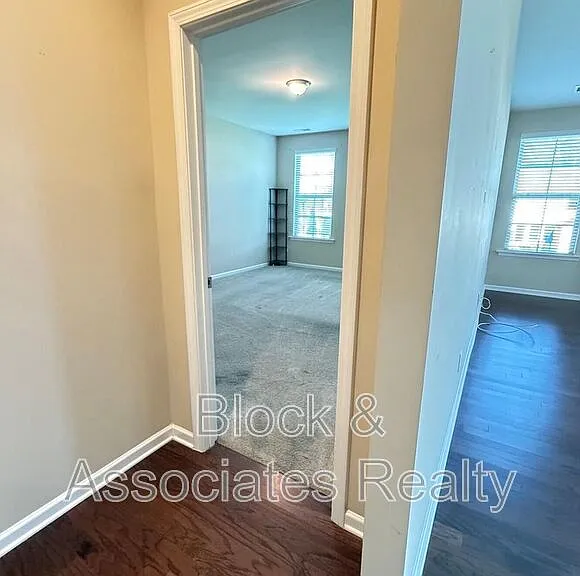 2433 Cedar Rock Dr — Photo 10