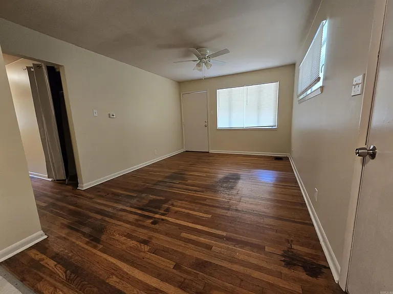 111 Broadmoor Dr — Photo 3
