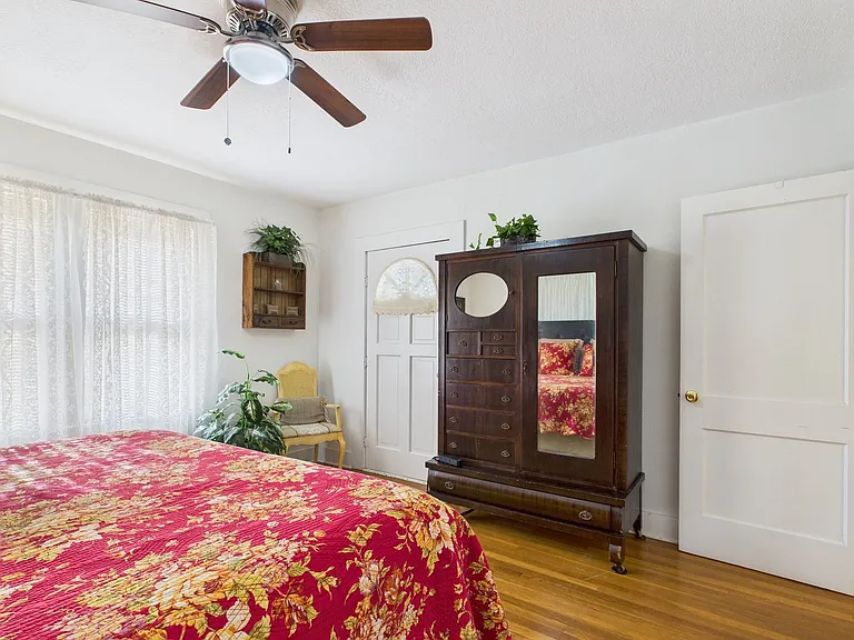 206 N Edison St — Photo 16