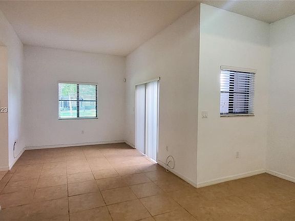 5th image of 22811 SW 88th Pl #422