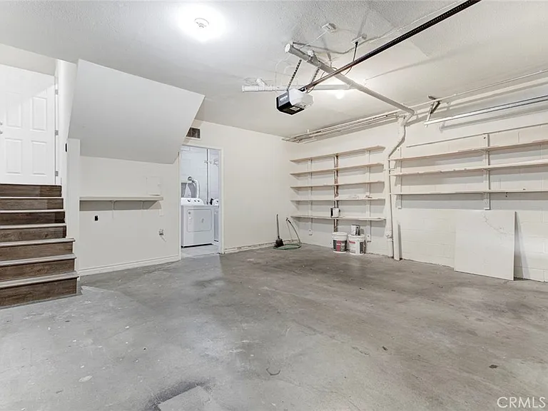 7409 Woodman Ave — Photo 34