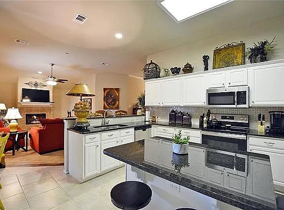 2nd image of 1305 Crestway Dr